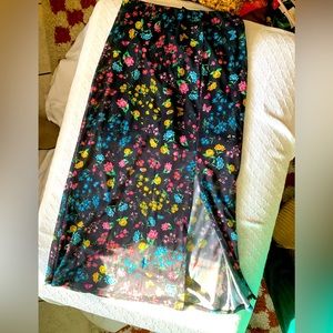 Floral mesh and slitted cute skirt